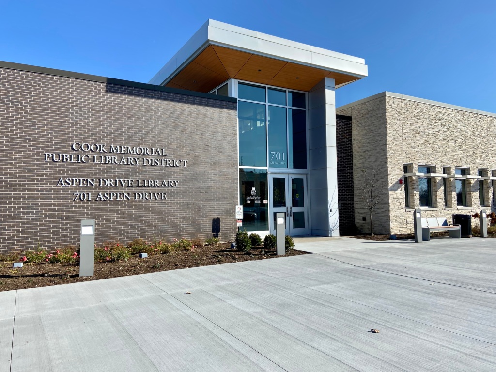 Image of the entrance of Aspen Drive Library in Vernon Hills, Illinois
