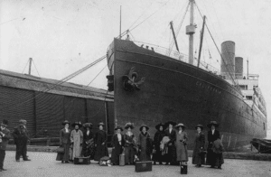 Image of Immigrants with a Ship